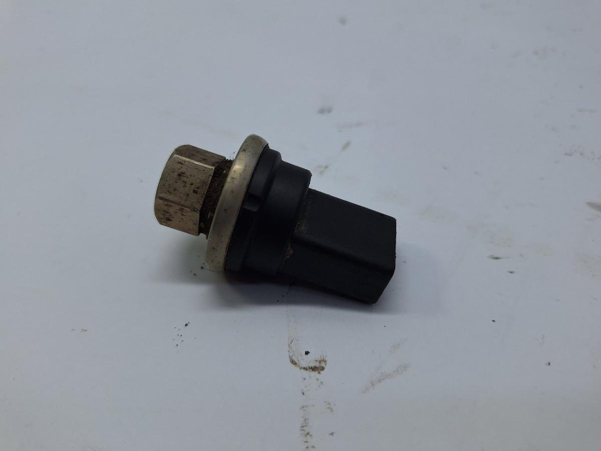 Senzor de presiune aer conditionat (AC) AUDI A2 8Z0 2000 - 2005 1.4 TDI AMF, BHC, AUDI A4 II 8E2, B6 2000 - 2005 1.9 TDI AVB VAG 8Z0959126