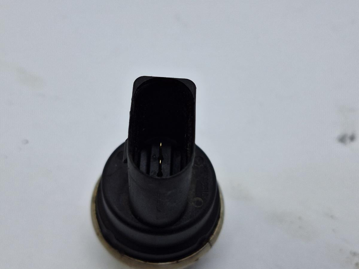 Senzor de presiune aer conditionat (AC) AUDI A2 8Z0 2000 - 2005 1.4 TDI AMF, BHC, AUDI A4 II 8E2, B6 2000 - 2005 1.9 TDI AVB VAG 8Z0959126