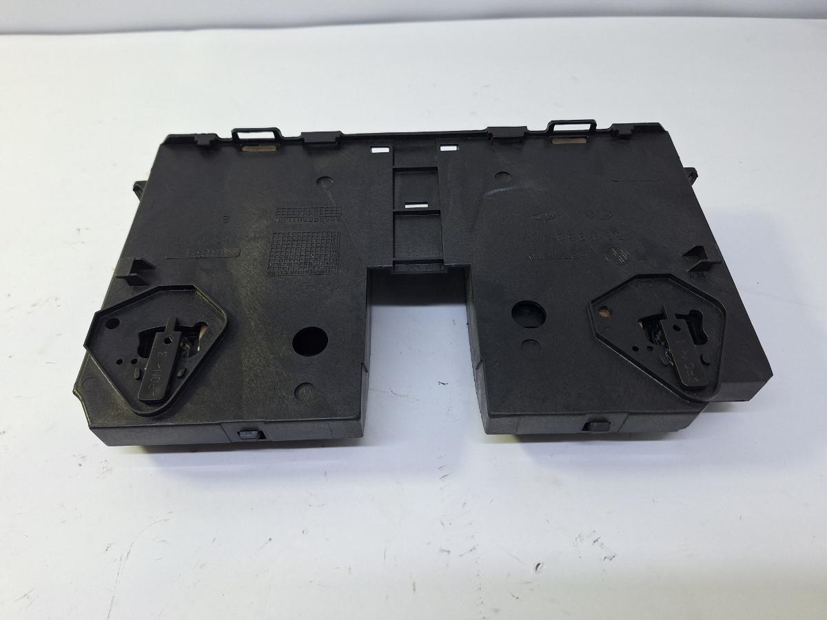 Sertar bord VOLKSWAGEN PASSAT Variant 3C5 2005 - 2011 2.0 TDI BMR, CBBB 3C0858407