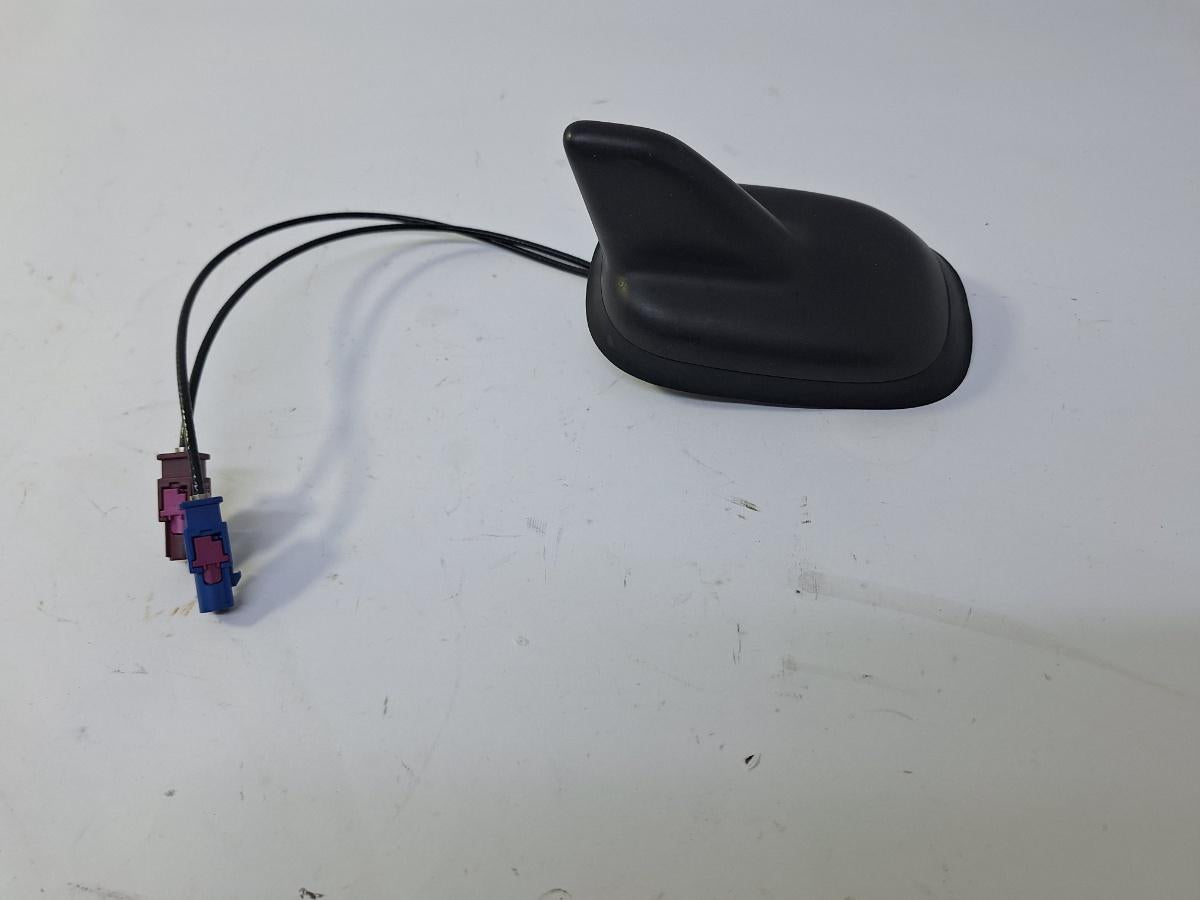 Antena radio cu navigatie VOLKSWAGEN PASSAT Variant 3C5 2005 - 2011 1.9 TDI BKC, BLS, BXE 3C0035507A