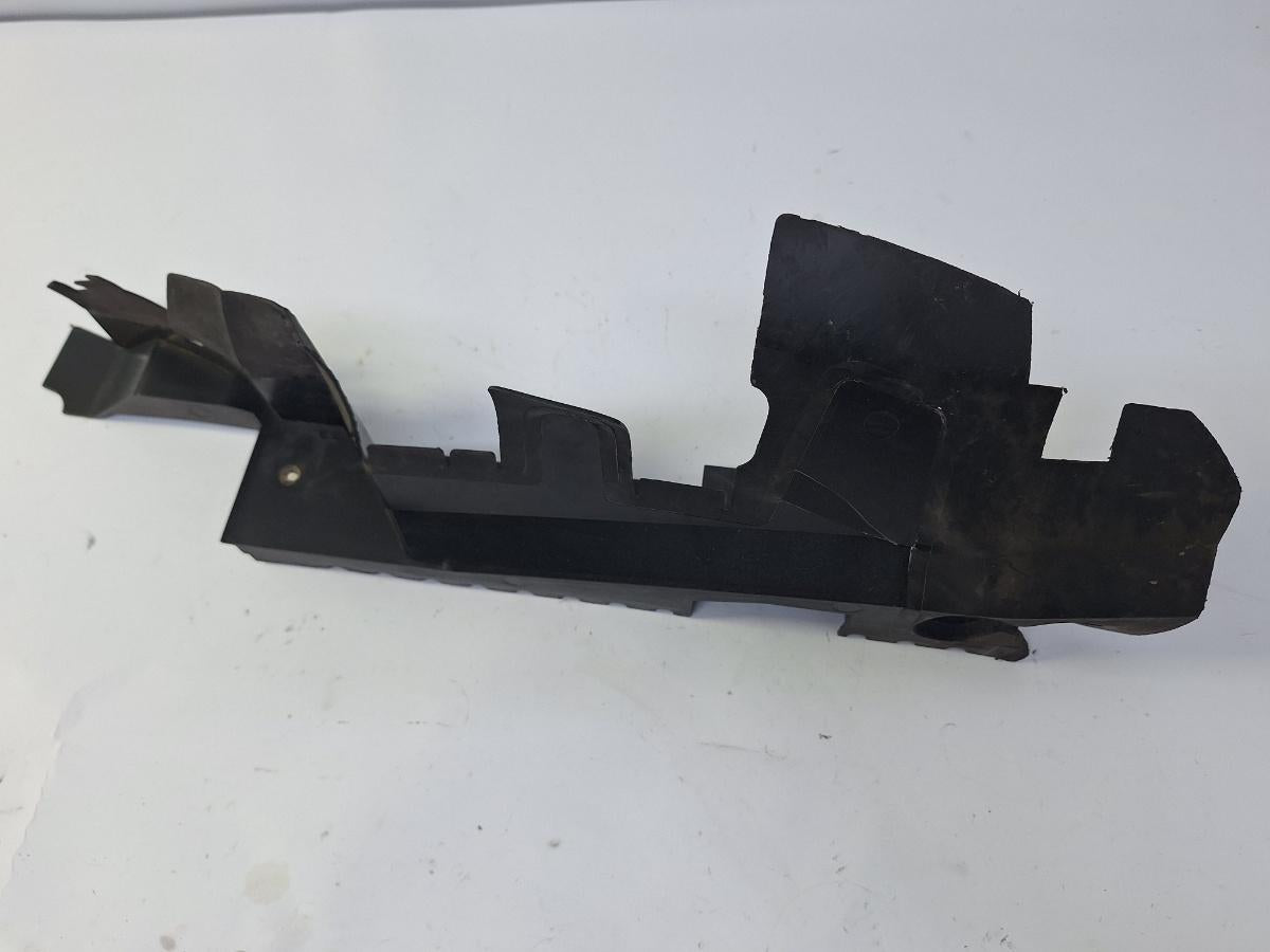 Deflector aer radiator stanga VOLKSWAGEN PASSAT Variant 3B6 2000 - 2005 1.9 TDI AVB 3B0121283D