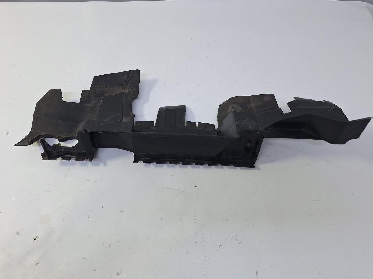 Deflector aer radiator stanga VOLKSWAGEN PASSAT Variant 3B6 2000 - 2005 1.9 TDI AVB 3B0121283D