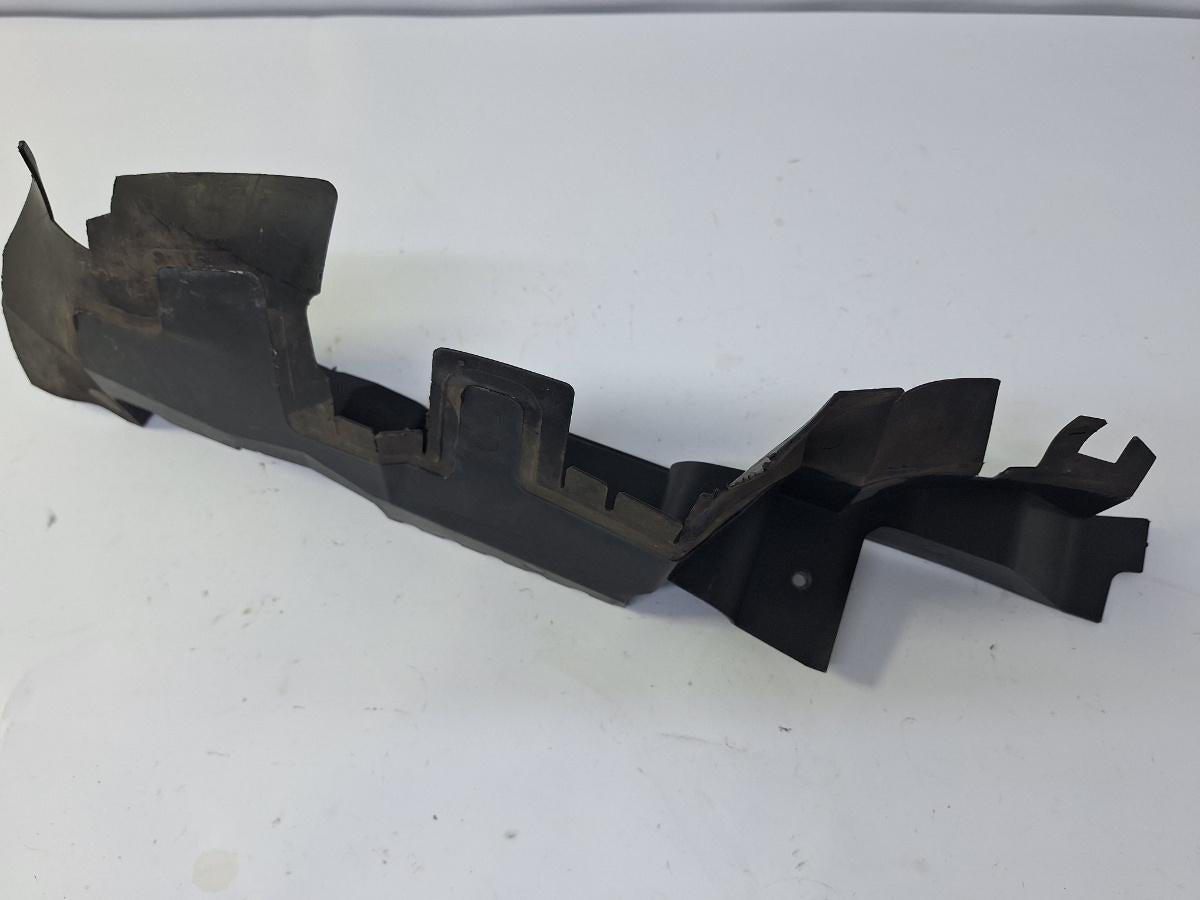 Deflector aer radiator stanga VOLKSWAGEN PASSAT Variant 3B6 2000 - 2005 1.9 TDI AVB 3B0121283D
