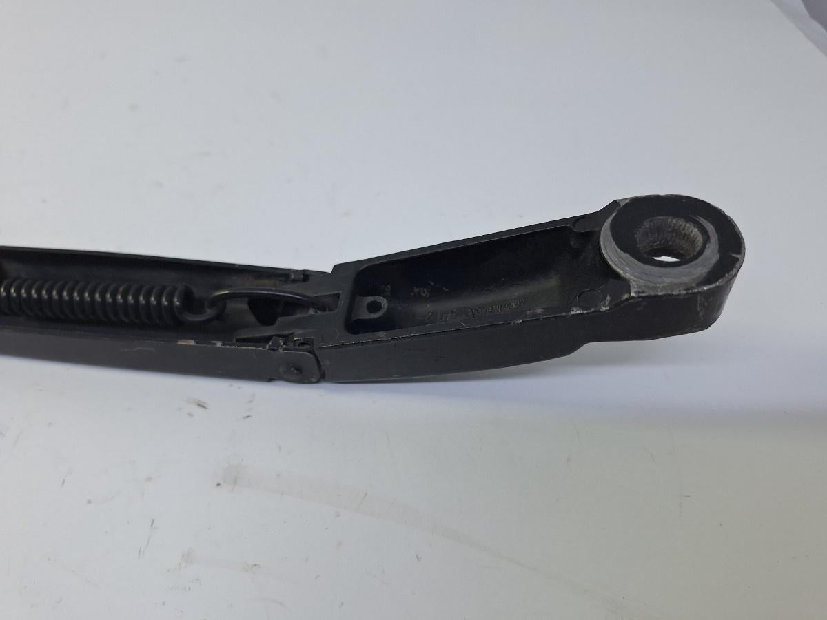 Brat stergator parbriz stanga VOLKSWAGEN TOUAREG 7LA, 7L6, 7L7 2002 - 2013 2.5 R5 TDI BAC, BPE 7L6955407B