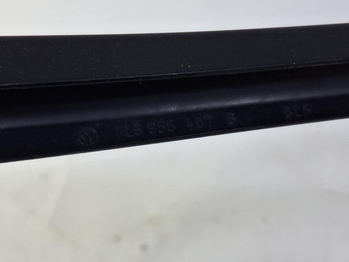 Brat stergator parbriz stanga VOLKSWAGEN TOUAREG 7LA, 7L6, 7L7 2002 - 2013 2.5 R5 TDI BAC, BPE 7L6955407B
