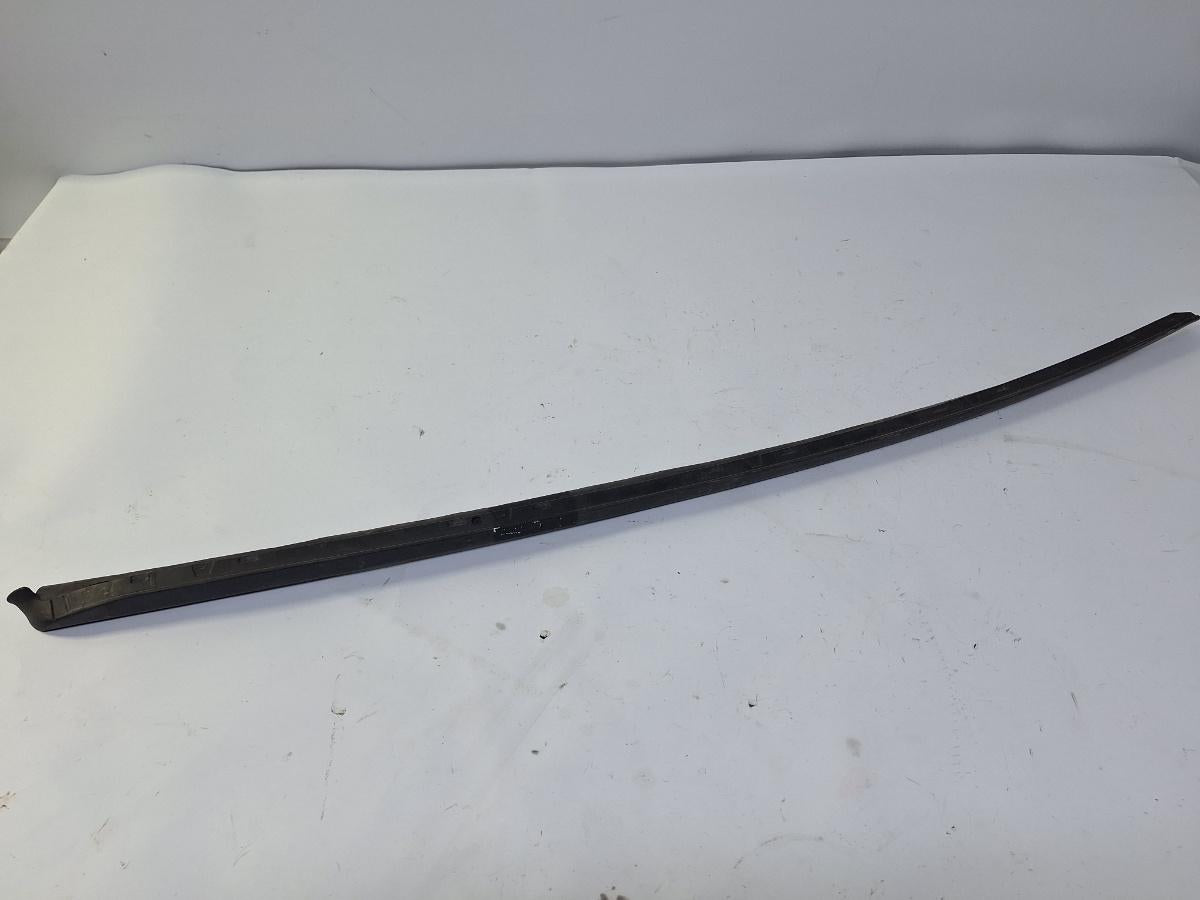 Ornament parbriz dreapta AUDI A4 IV 8K2, B8 2007 - 2015 2.0 TDI CAGB, CJCB, CSUB, AUDI A4 IV Avant 8K5, B8 2007 - 2015 2.0 TDI CAGA, CJCA, CMEA, CMFA VAG 8K0854328