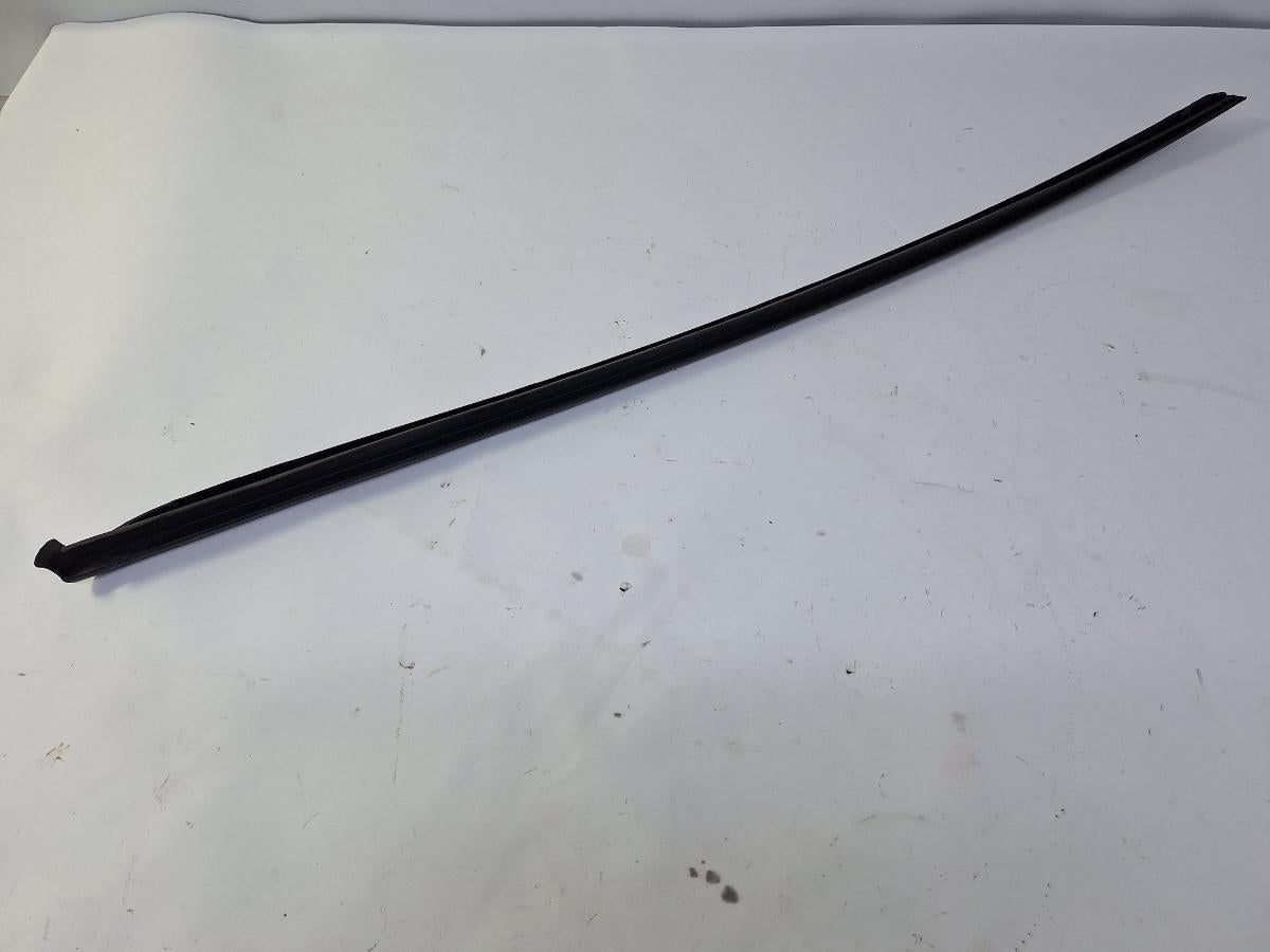 Ornament parbriz stanga AUDI A4 IV Avant 8K5, B8 2007 - 2015 2.0 TDI CAGA, CJCA, CMEA, CMFA VAG 8K0854327