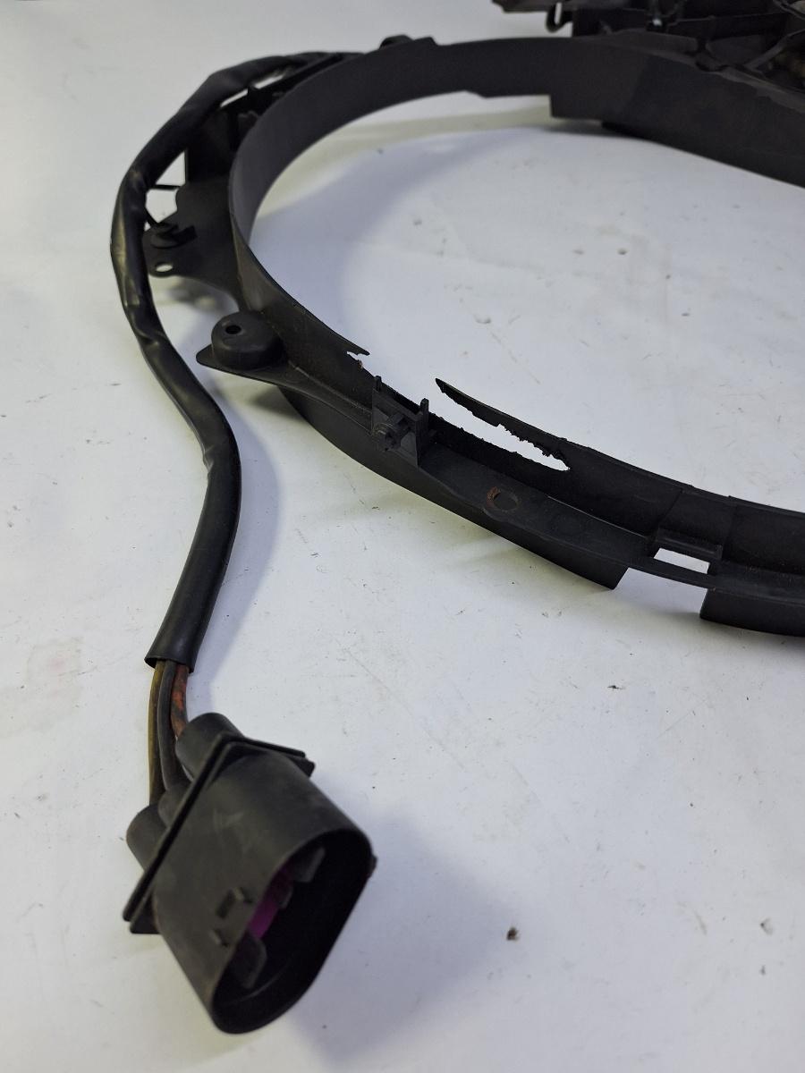 Ventilator AC cu carcasa AUDI A4 III Avant 8ED, B7 2004 - 2008 2.5 TDI BDG 8E0121205T