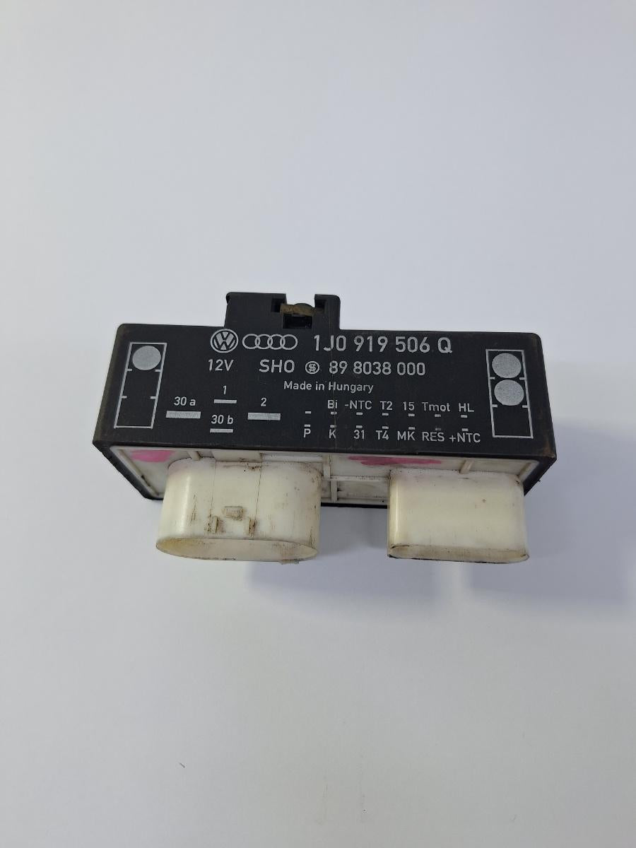 Releu ventilator lichid de racire VOLKSWAGEN GOLF IV 1J1 1997 - 2007, VOLKSWAGEN GOLF IV Variant 1J5 1999 - 2006 1.9 TDI ATD, AXR 1J0919506Q