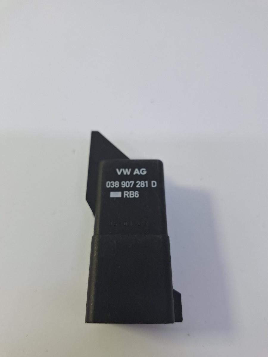 Releu preincalzire bujii incandescente VOLKSWAGEN PASSAT Variant 3C5 2005 - 2011 2.0 TDI BMR, CBBB VAG 0281003038 038907281D