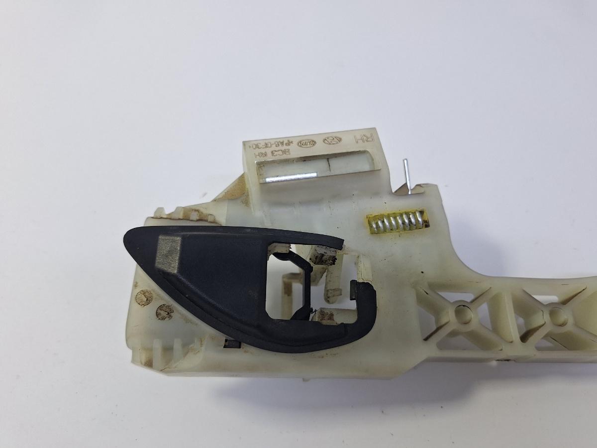 Suport maner exterior portiera spate dreapta fata HYUNDAI i20 2020 - 2026 1.2 MPi G4LF