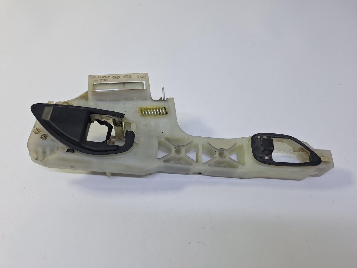 Suport maner exterior portiera spate dreapta fata HYUNDAI i20 2020 - 2026 1.2 MPi G4LF