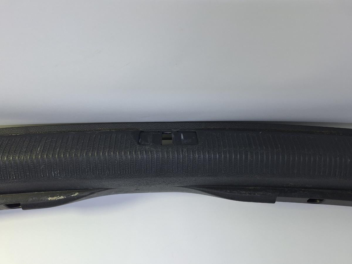 Ornament finitie portbagaj VOLKSWAGEN PASSAT 365 2010 - 2014 2.0 TDi BlueMotion CFFB 3C9863459