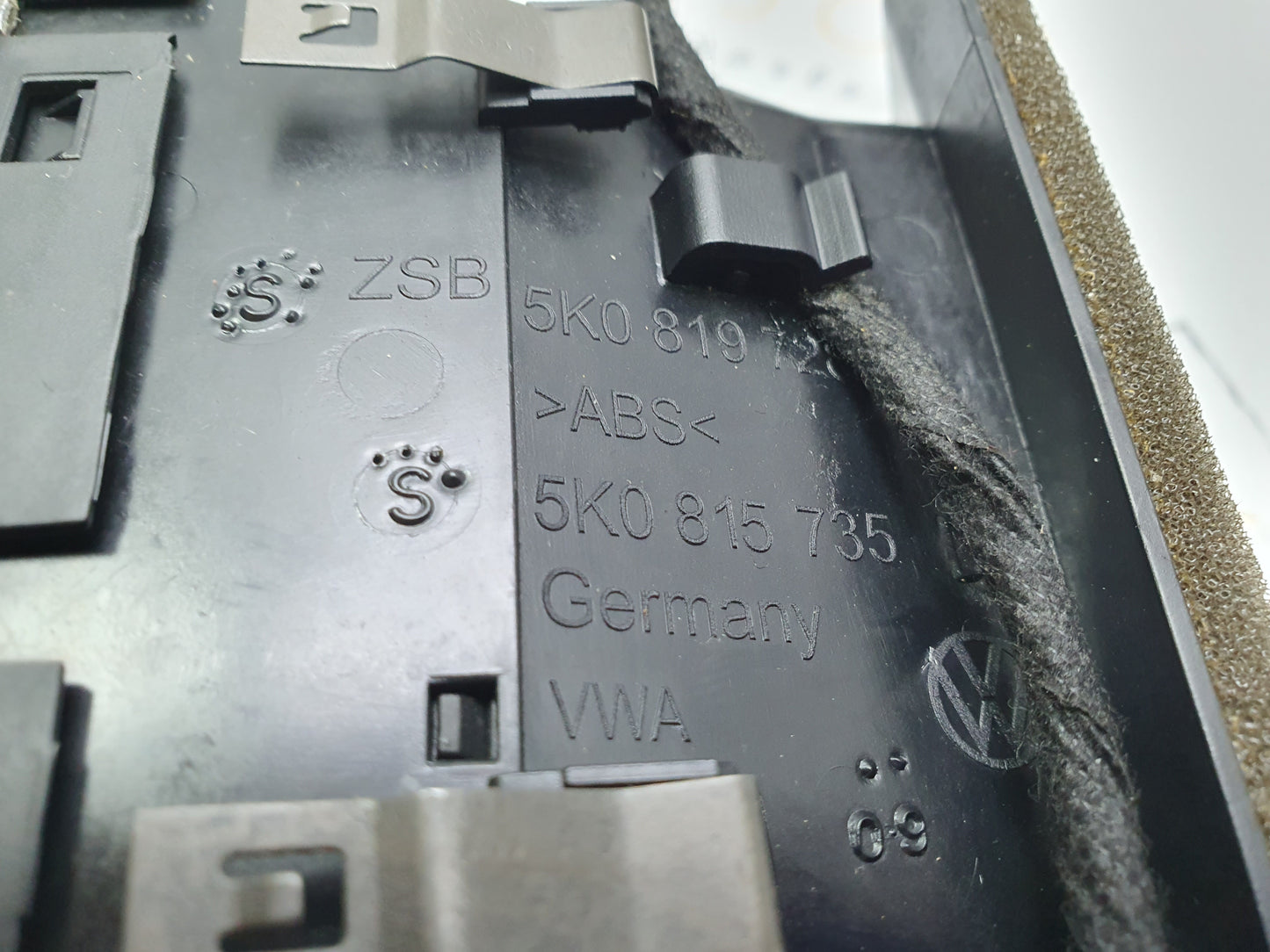 Set grile aer bord VOLKSWAGEN GOLF VI (5K1) [ 2008 - 2013 ] OEM 5K0815735D / 5K0 815 735 D