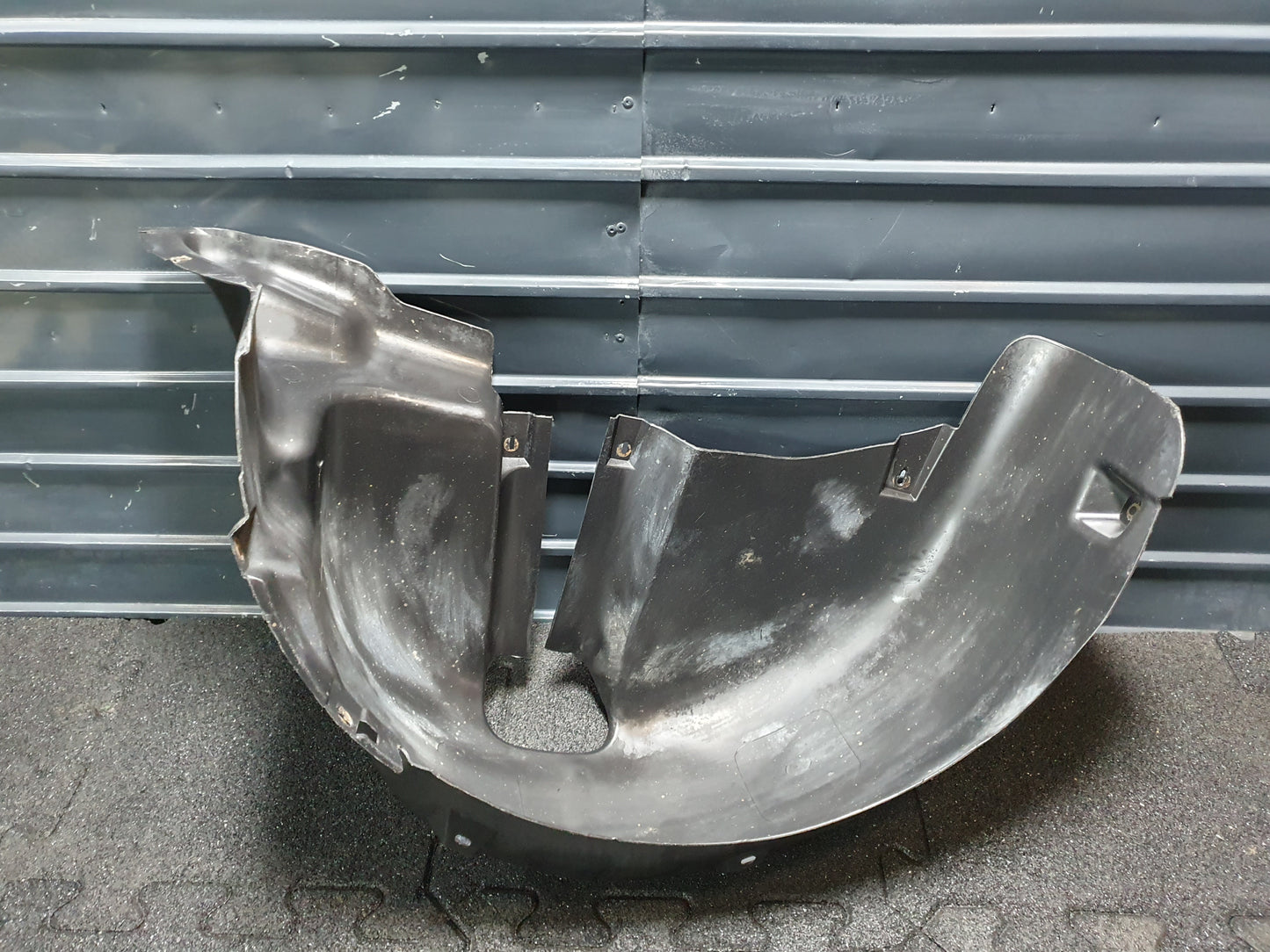 Carenaj roata stanga spate SEAT IBIZA IV (6L1) [ 2002 - 2009 ] OEM 6L6810969C / 6L6 810 969 C