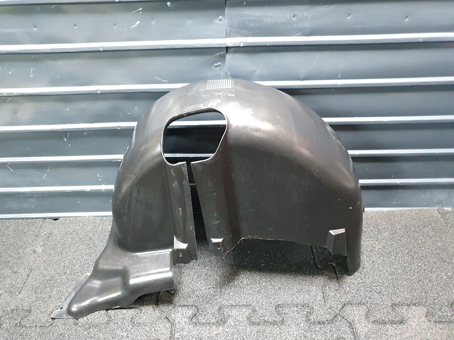 Carenaj roata stanga spate SEAT IBIZA IV (6L1) [ 2002 - 2009 ] OEM 6L6810969C / 6L6 810 969 C