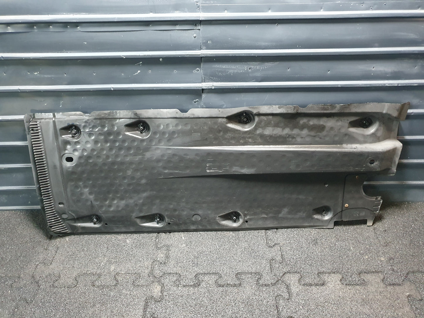 Scut caroserie stanga VOLKSWAGEN GOLF VI (5K1) [ 2008 - 2013 ] OEM 1K0825201AC / 1K0 825 201 AC