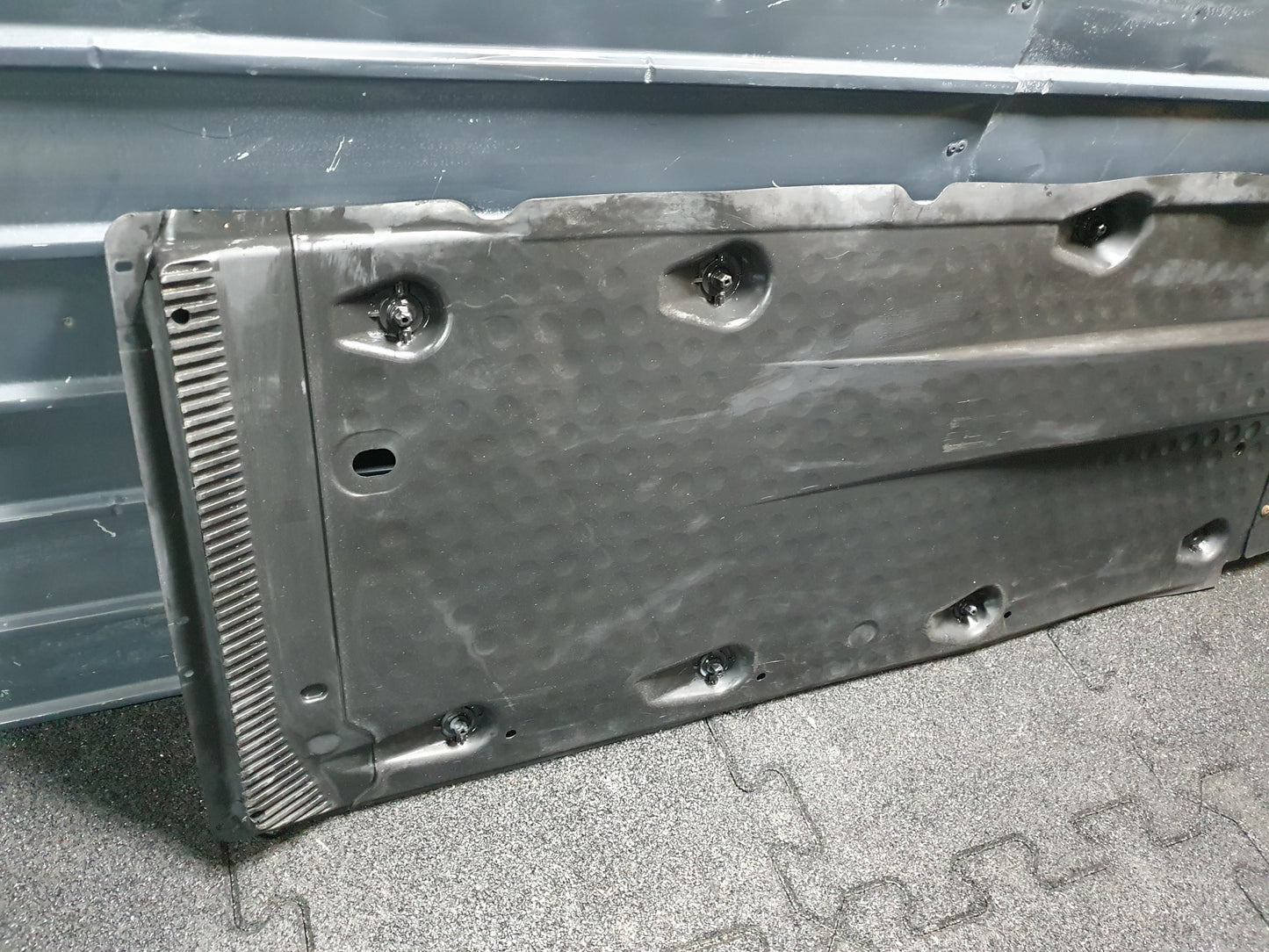 Scut caroserie stanga VOLKSWAGEN GOLF VI (5K1) [ 2008 - 2013 ] OEM 1K0825201AC / 1K0 825 201 AC