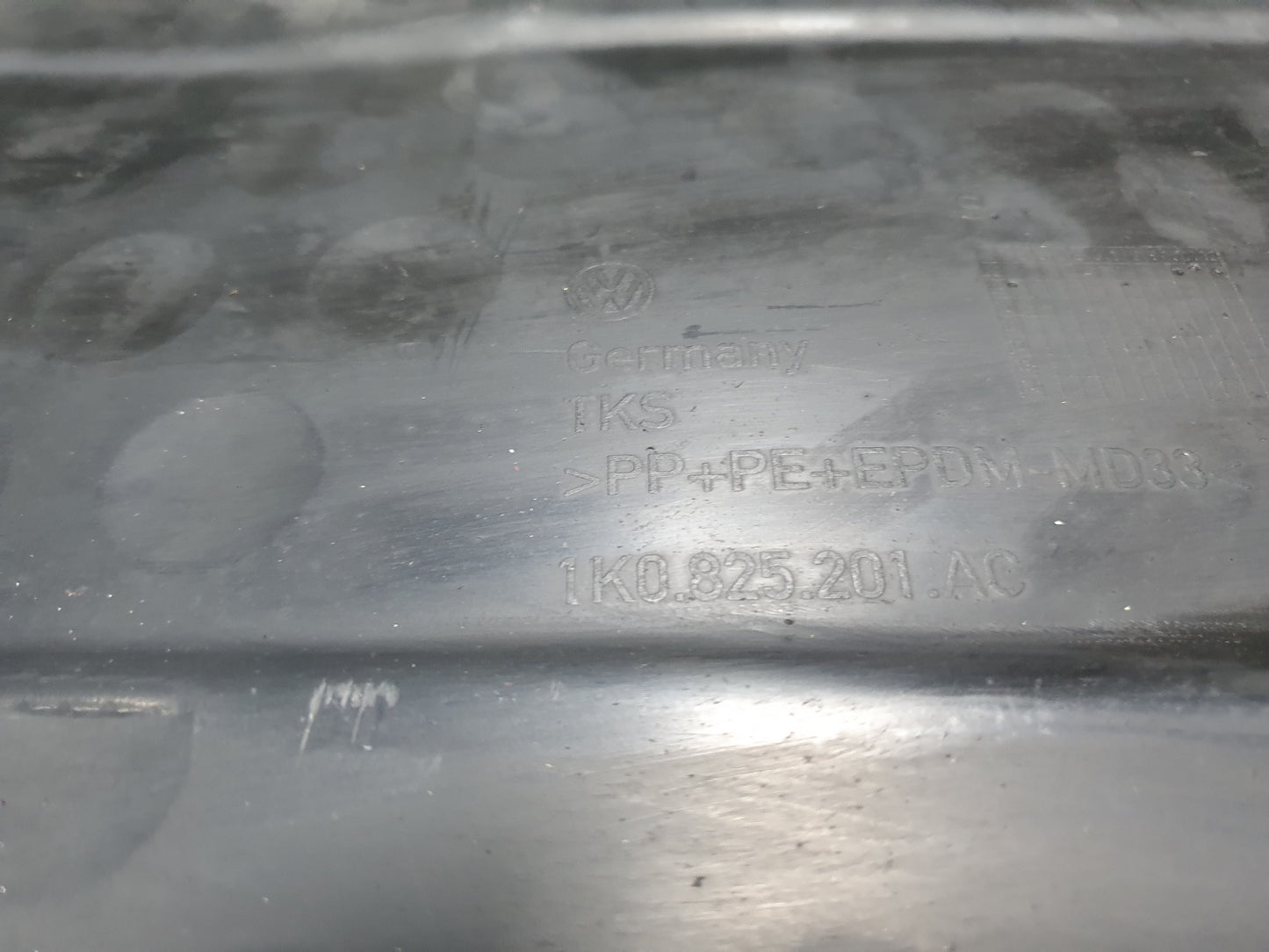 Scut caroserie stanga VOLKSWAGEN GOLF VI (5K1) [ 2008 - 2013 ] OEM 1K0825201AC / 1K0 825 201 AC