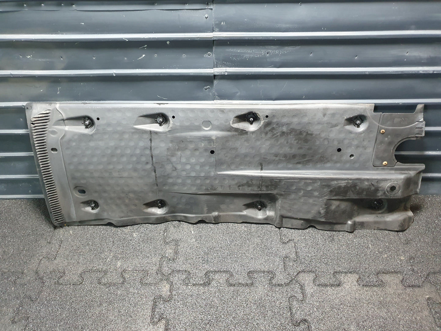 Scut caroserie stanga VOLKSWAGEN GOLF VI (5K1) [ 2008 - 2013 ] OEM 6N1422893 / 6N1 422 893