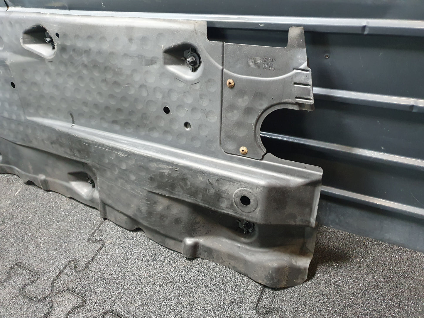 Scut caroserie stanga VOLKSWAGEN GOLF VI (5K1) [ 2008 - 2013 ] OEM 6N1422893 / 6N1 422 893