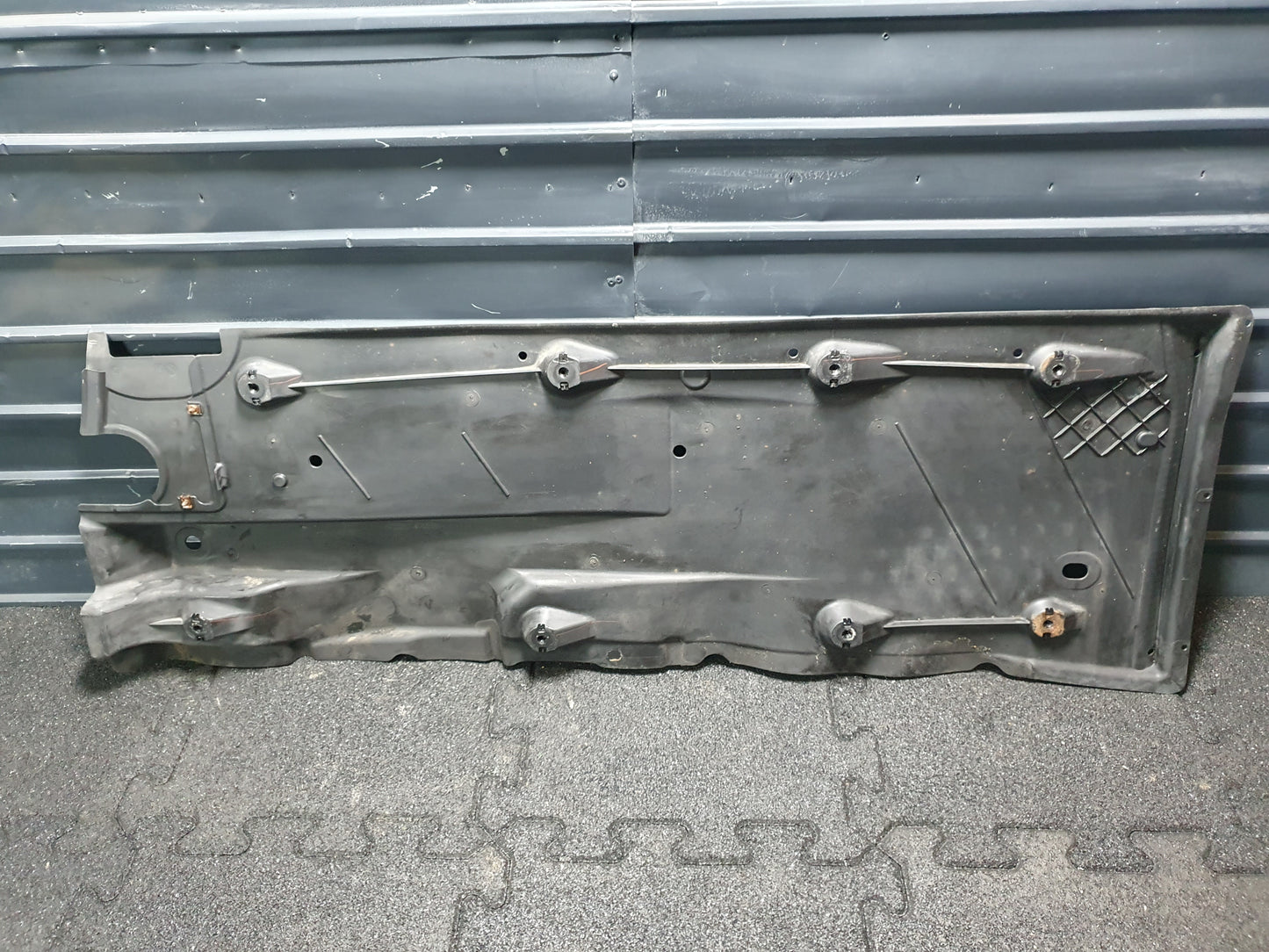 Scut caroserie stanga VOLKSWAGEN GOLF VI (5K1) [ 2008 - 2013 ] OEM 6N1422893 / 6N1 422 893