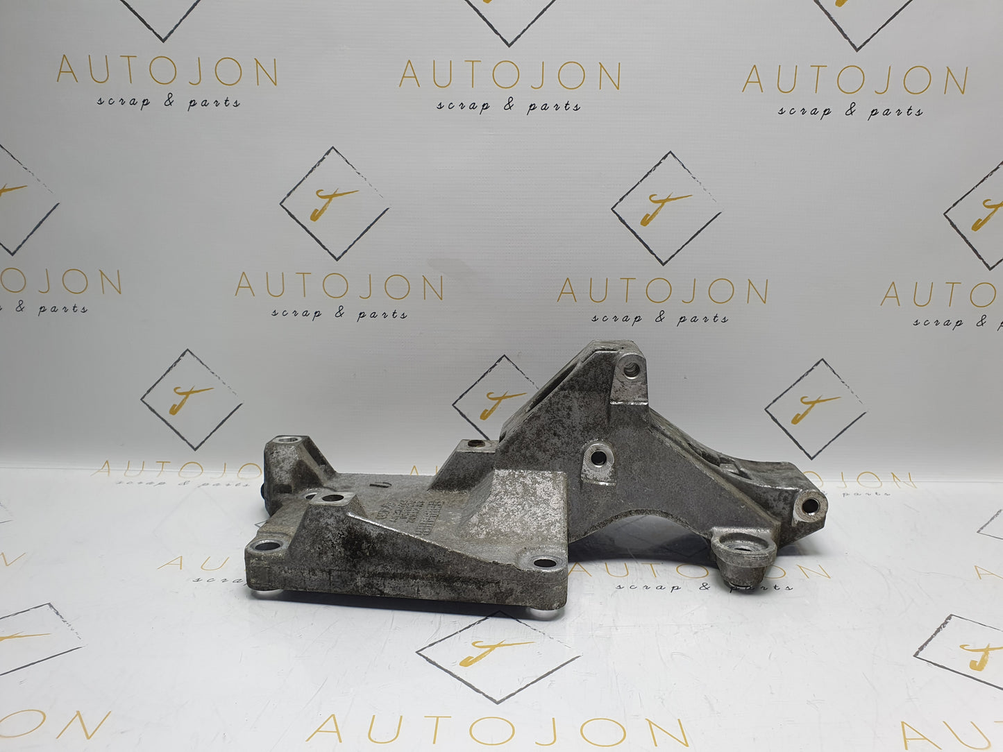 Suport accesorii motor SKODA FABIA Combi (6Y5) [ 2000 - 2007 ] OEM 038903143R / 038 903 143 R