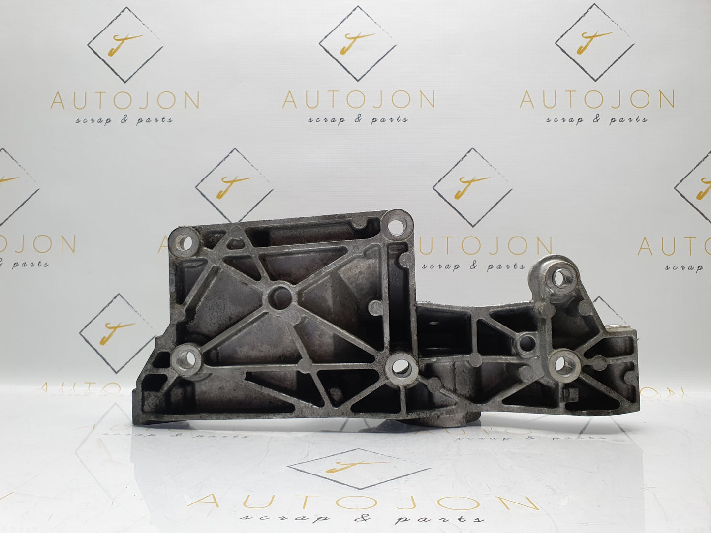 Suport accesorii motor SKODA FABIA Combi (6Y5) [ 2000 - 2007 ] OEM 038903143R / 038 903 143 R