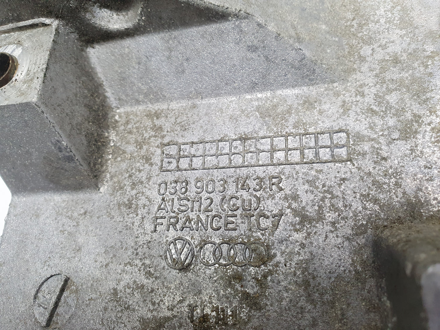 Suport accesorii motor SKODA FABIA Combi (6Y5) [ 2000 - 2007 ] OEM 038903143R / 038 903 143 R