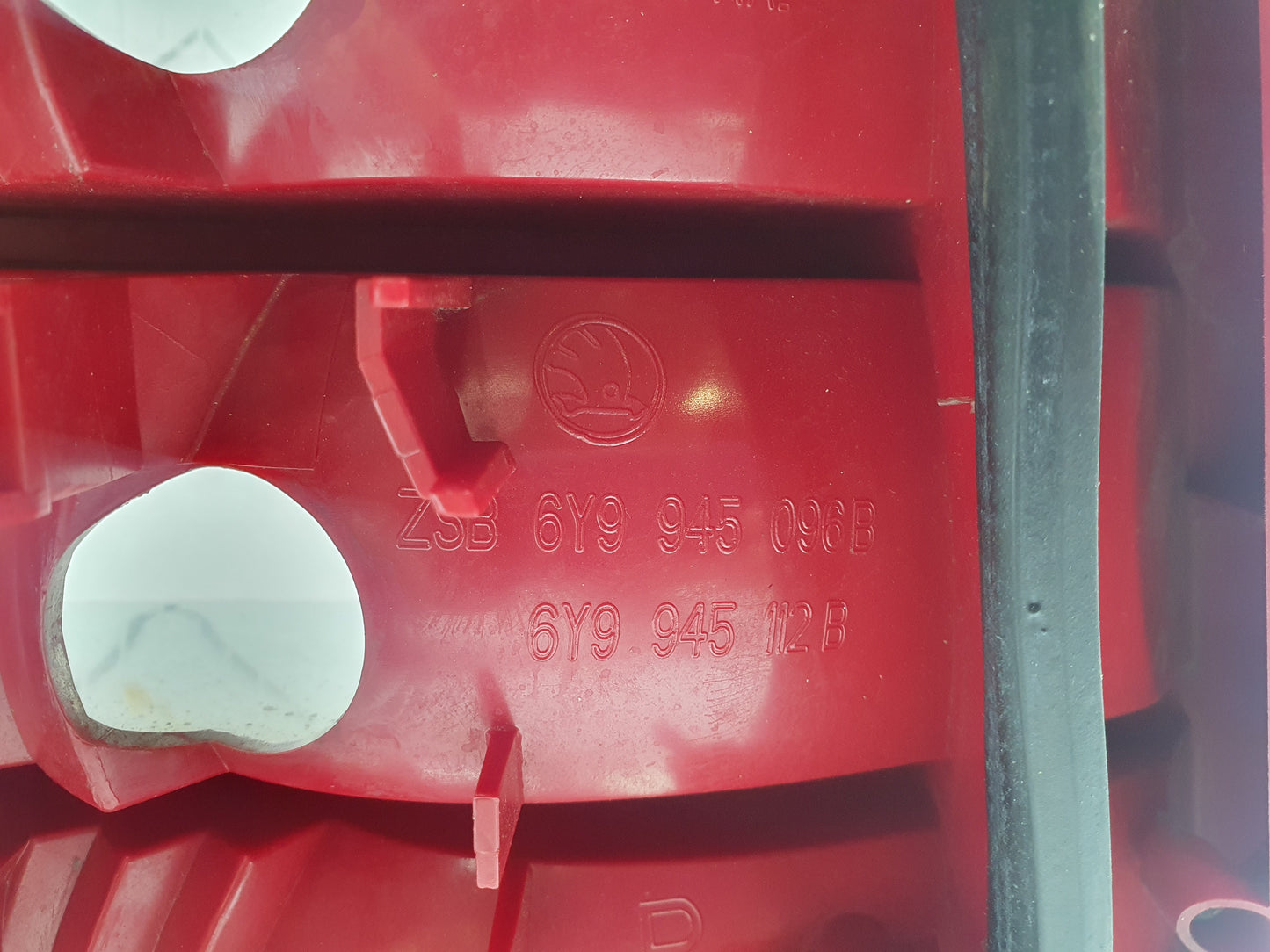 Lampa stop aripa dreapta SKODA FABIA Combi (6Y5) [ 2000 - 2007 ] OEM 6Y9945096B / 6Y9 945 096 B