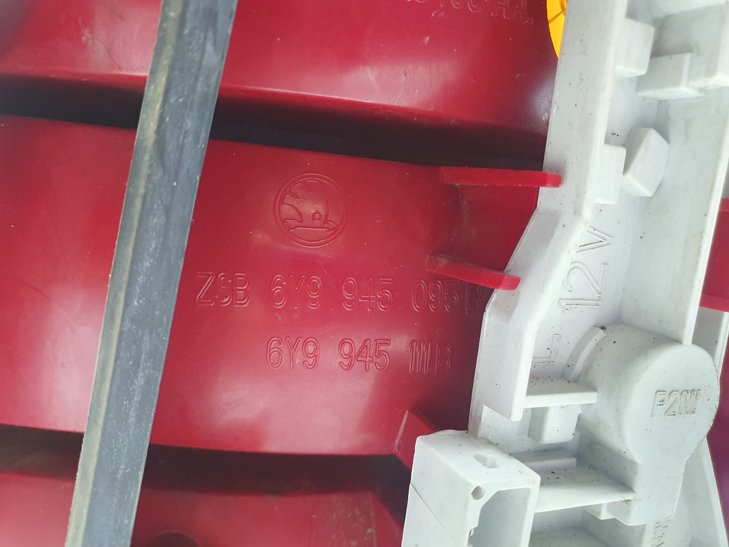 Lampa stop aripa stanga  SKODA FABIA Combi (6Y5) [ 2000 - 2007 ] OEM 6Y9945111B / 6Y9 945 111 B