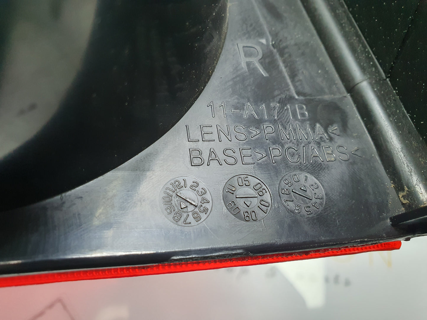 Lampa stop aripa dreapta  VOLKSWAGEN POLO (9N_) [ 2001 - 2012 ] OEM 6Q6945096 / 6Q6 945 096