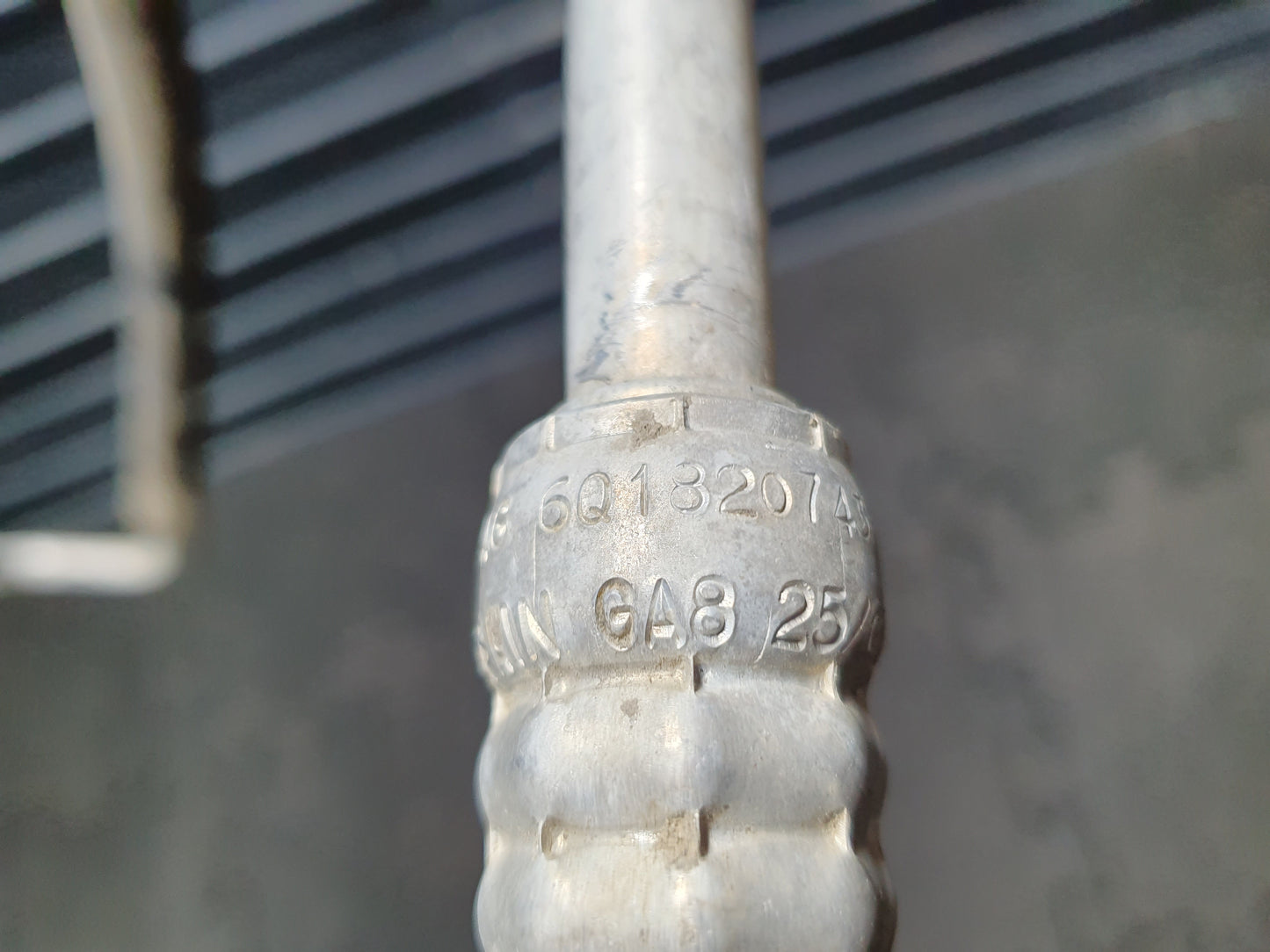 Conducta AC joasa presiune VOLKSWAGEN POLO (9N_) [ 2001 - 2012 ] OEM 6Q1820743F / 6Q1 820 743 F