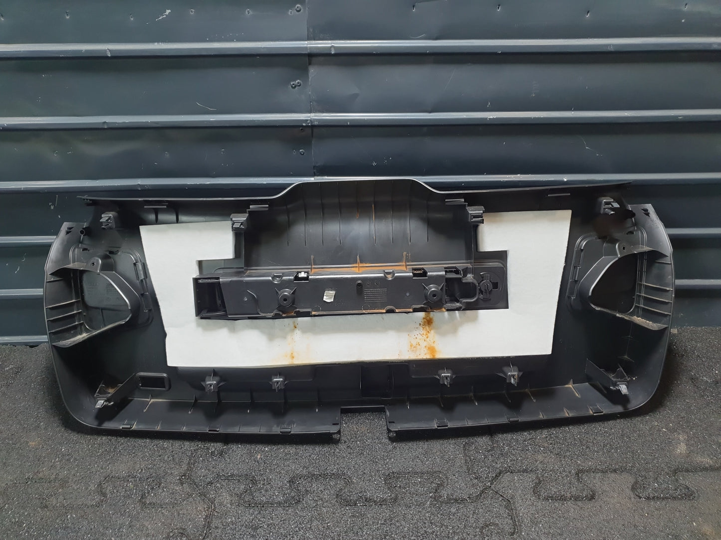 Ornament haion AUDI A4 IV Avant (8K5, B8) [ 2007 - 2015 ] TDI (CAGA, CJCA, CMEA, CMFA) 105KW|143HP OEM 8K9867979 / 8K9 867 979