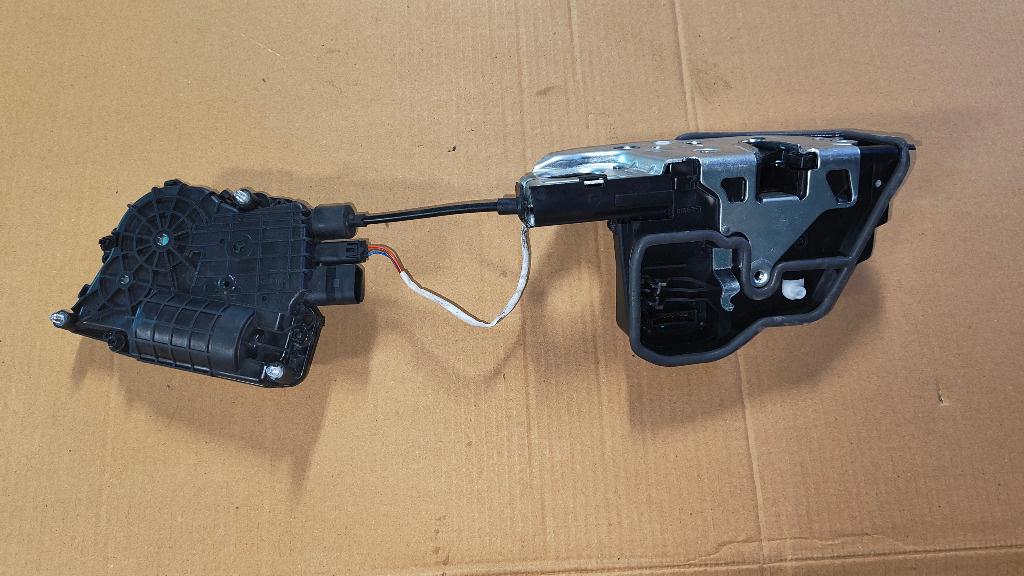 BROASCA STANGA FATA CU Soft close BMW F10 F11 F18 F01 F02 F04 RR4 51217155153 51217185691 51215A36E21