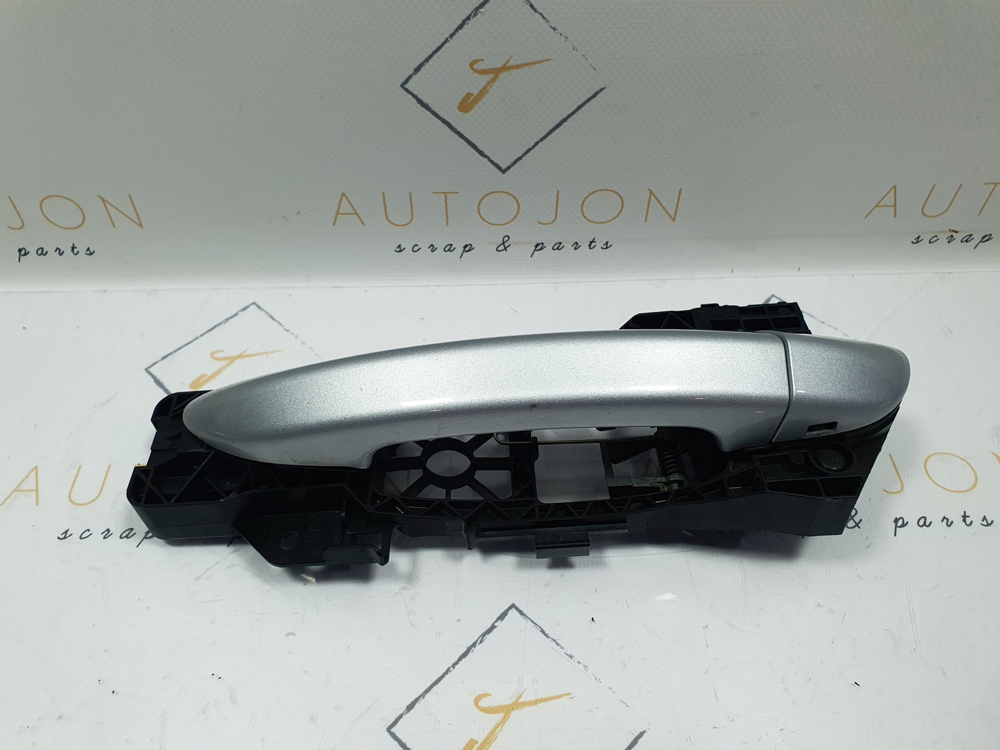 Maner exterior cu suport usa stanga Volkswagen Passat B6 (3C5) Kombi 2.0 TDI BMP 2007