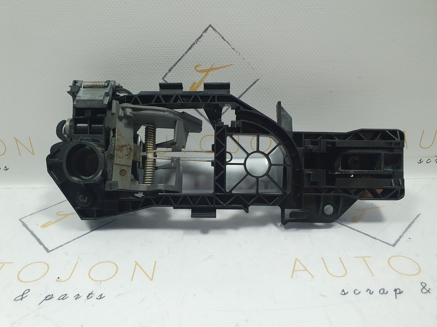 Maner exterior cu suport usa stanga Volkswagen Passat B6 (3C5) Kombi 2.0 TDI BMP 2007