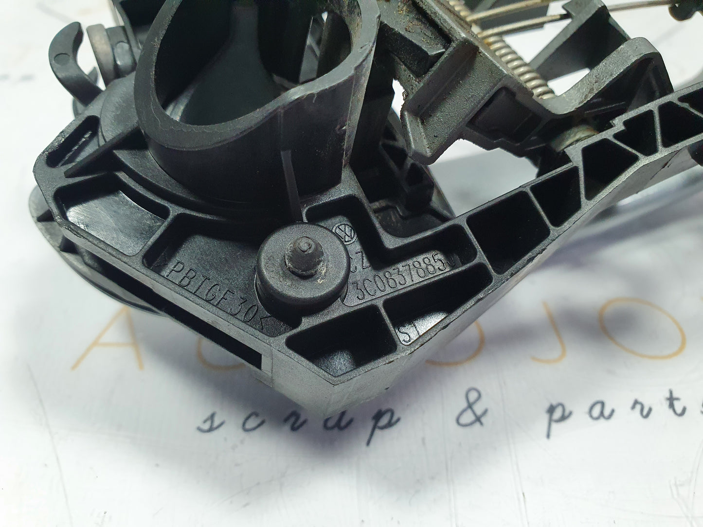 Maner exterior cu suport usa stanga Volkswagen Passat B6 (3C5) Kombi 2.0 TDI BMP 2007