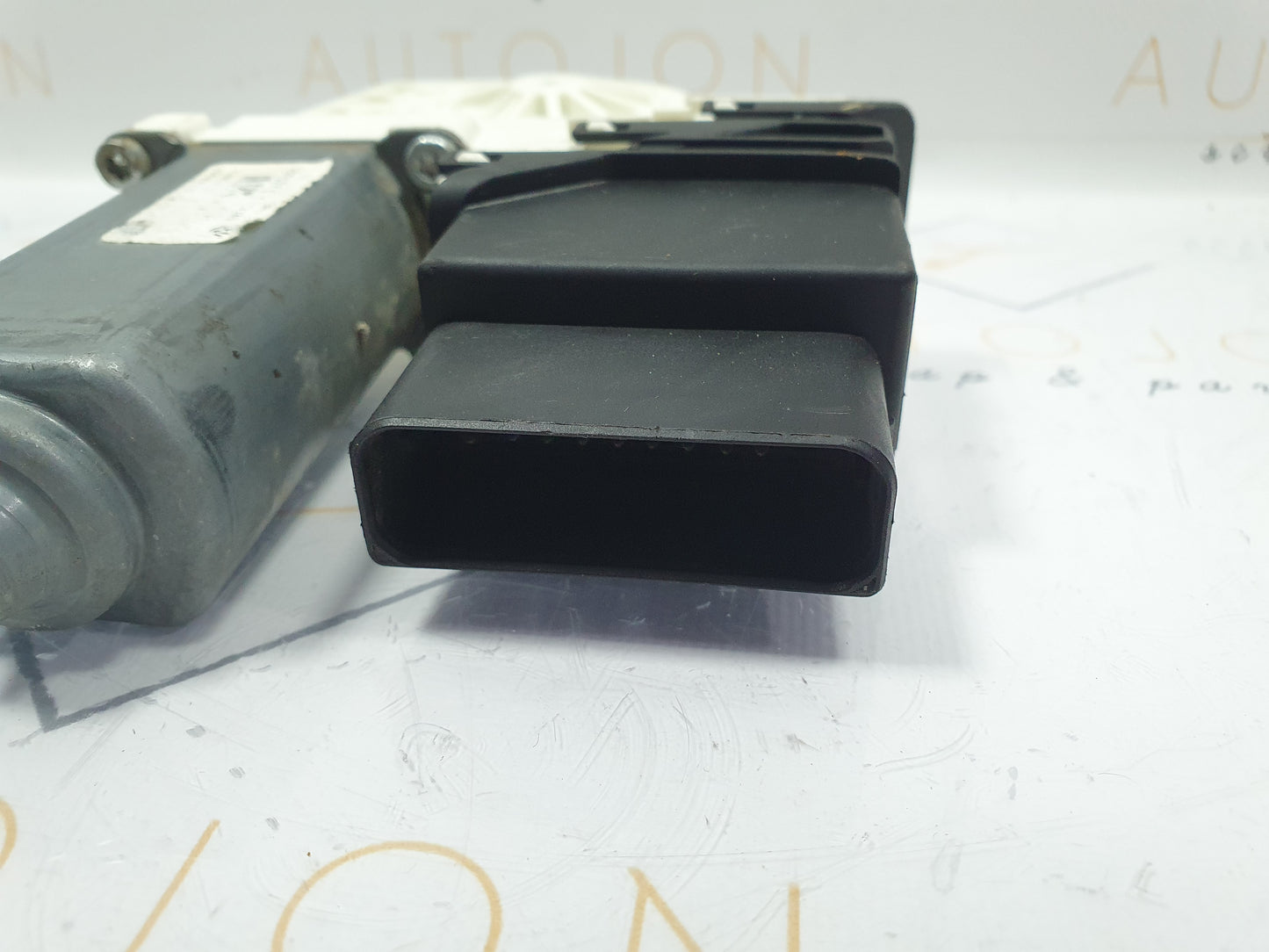 Motoras macara stanga spate Volkswagen Passat B6 (3C5) Kombi 2.0 TDI BMP 2007