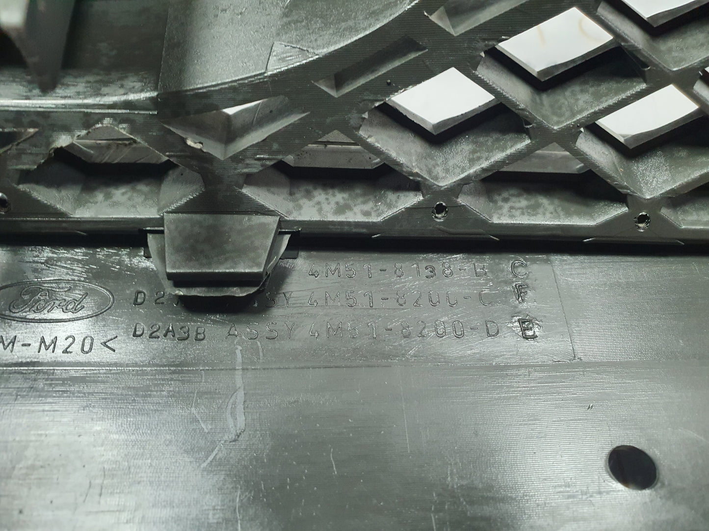 Grila cu semn Ford Focus 2 (DA) 1.6 L 2006