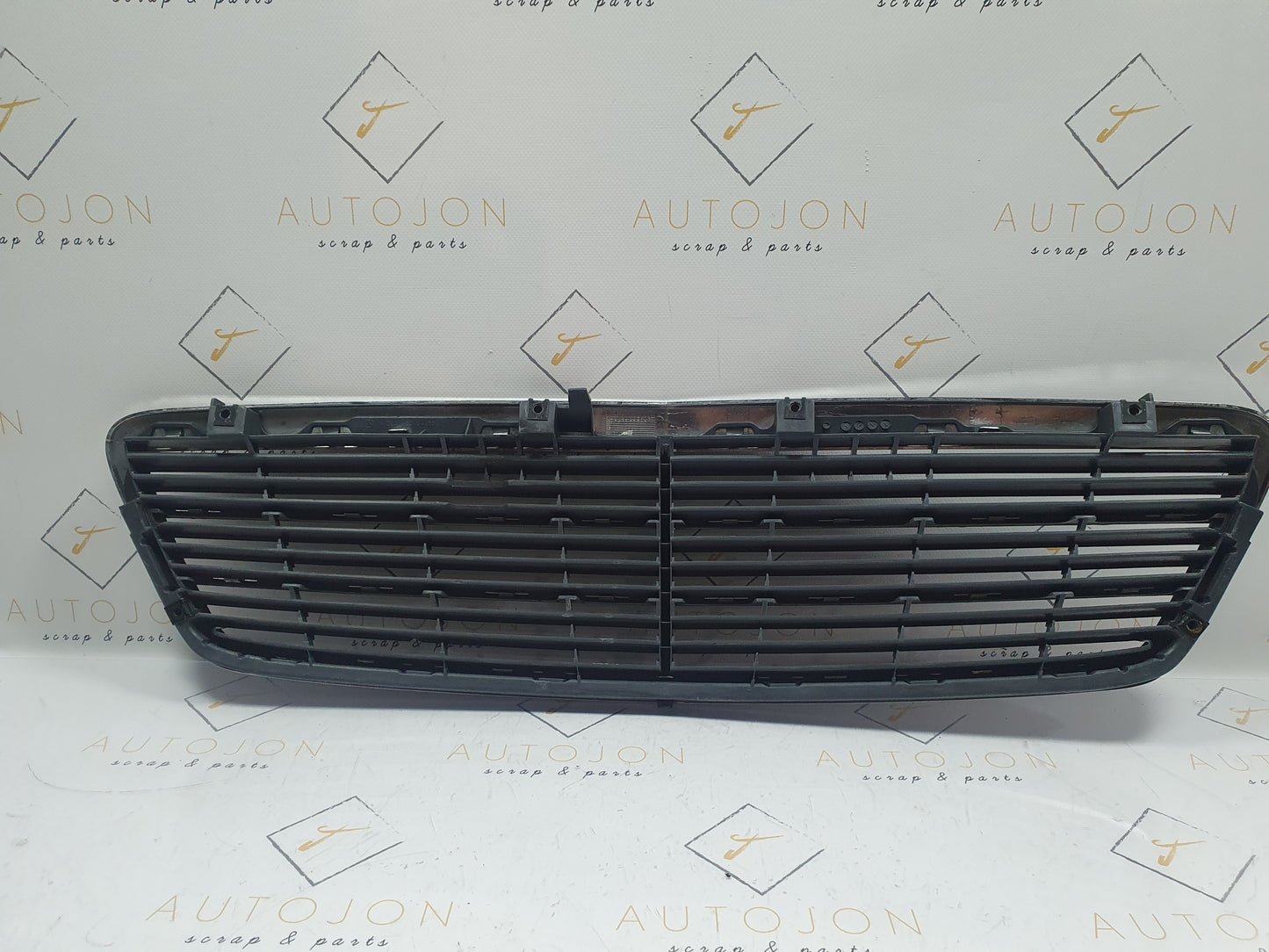 Grila capota motor Mercedes C Class (W203) Limousine 2.2 CDI OM611 2000