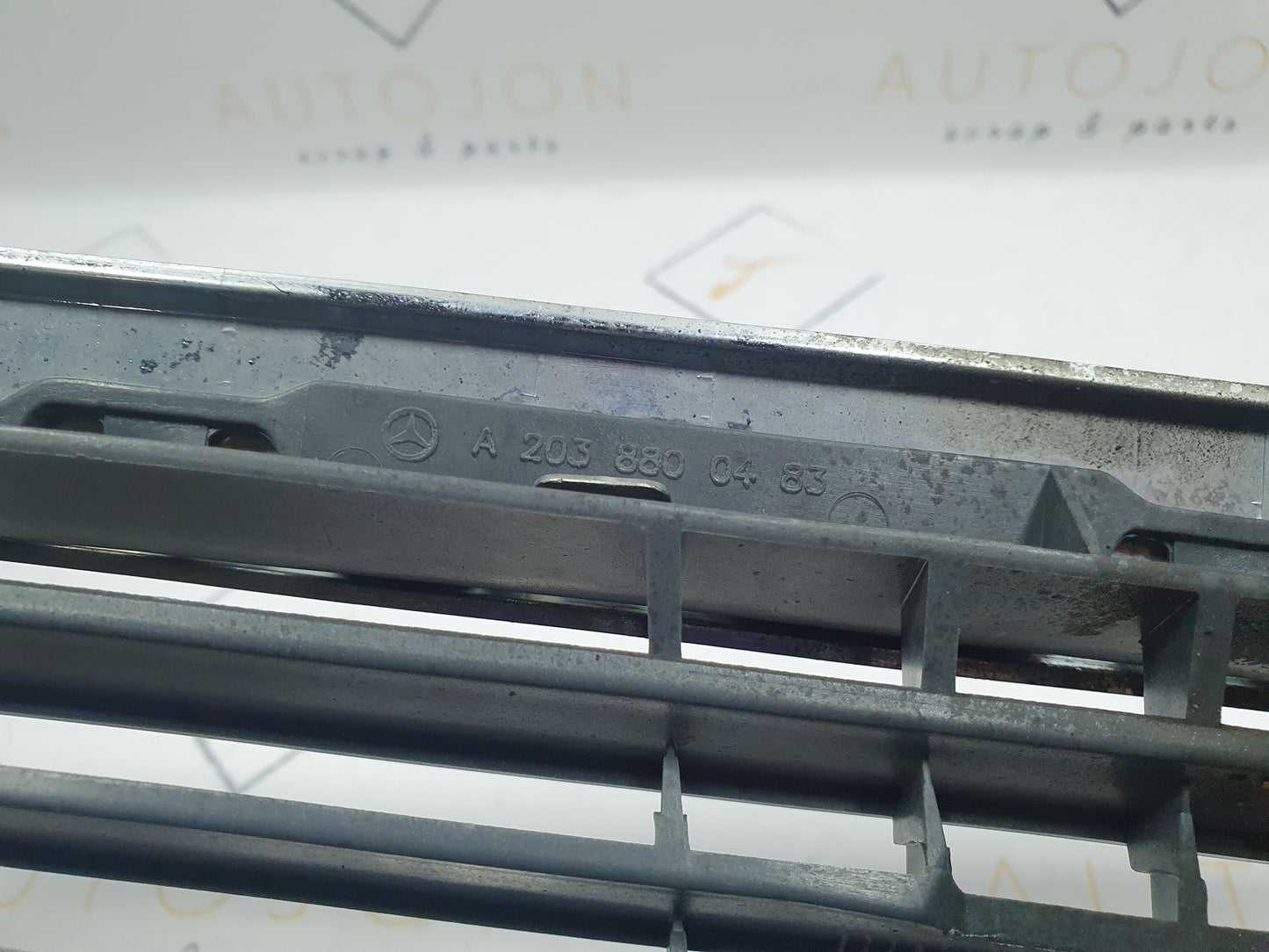 Grila capota motor Mercedes C Class (W203) Limousine 2.2 CDI OM611 2000