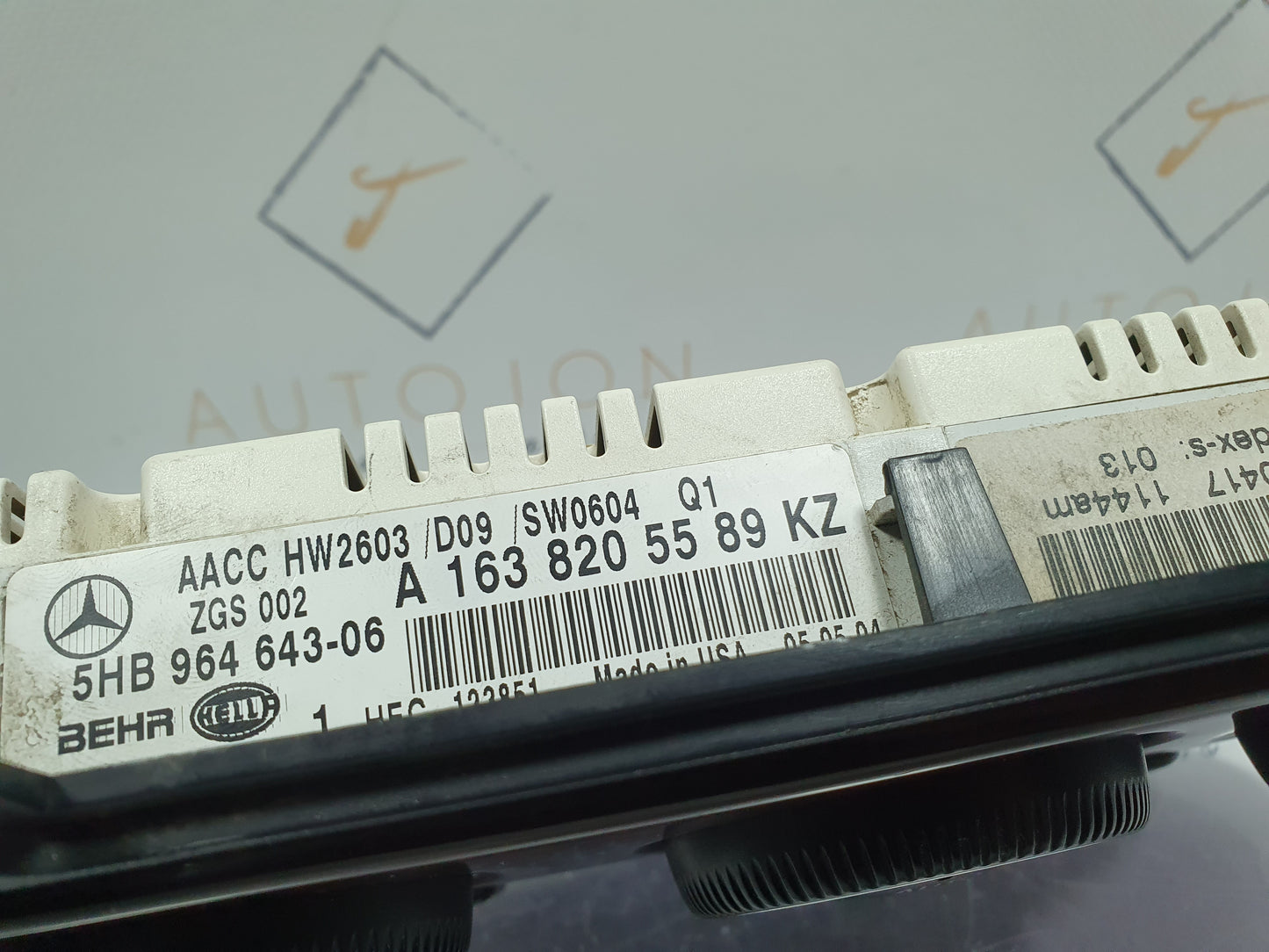 Ornament consola centrala mahon Mercedes ML (W163) 270 CDI 2004