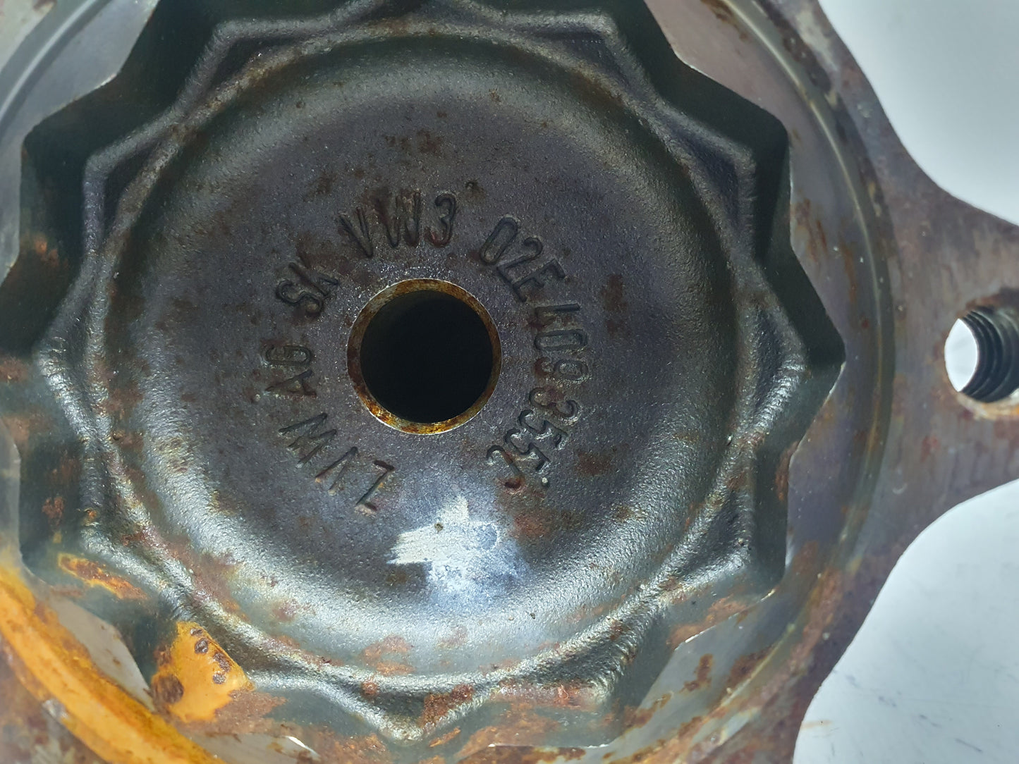 Flansa planetara stanga Skoda Superb (3T5) Kombi 2.0 TDI CBBB 2010