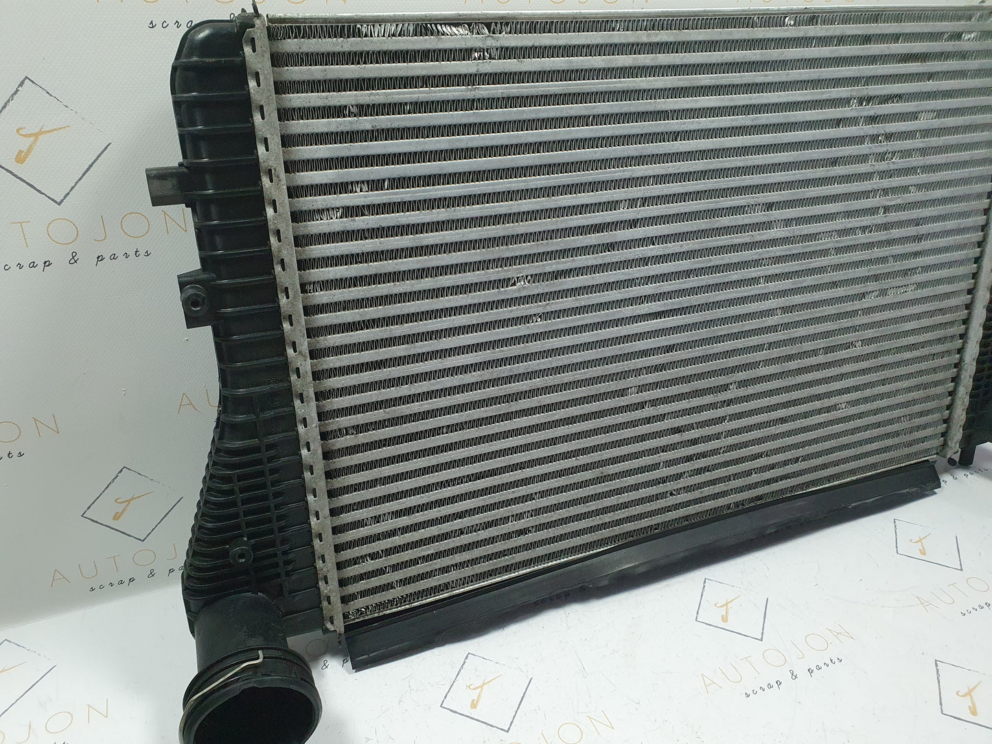 Radiator intercooler Vokswagen Passat B6 (3C5) Variant 2.0 TDI BKP 2007