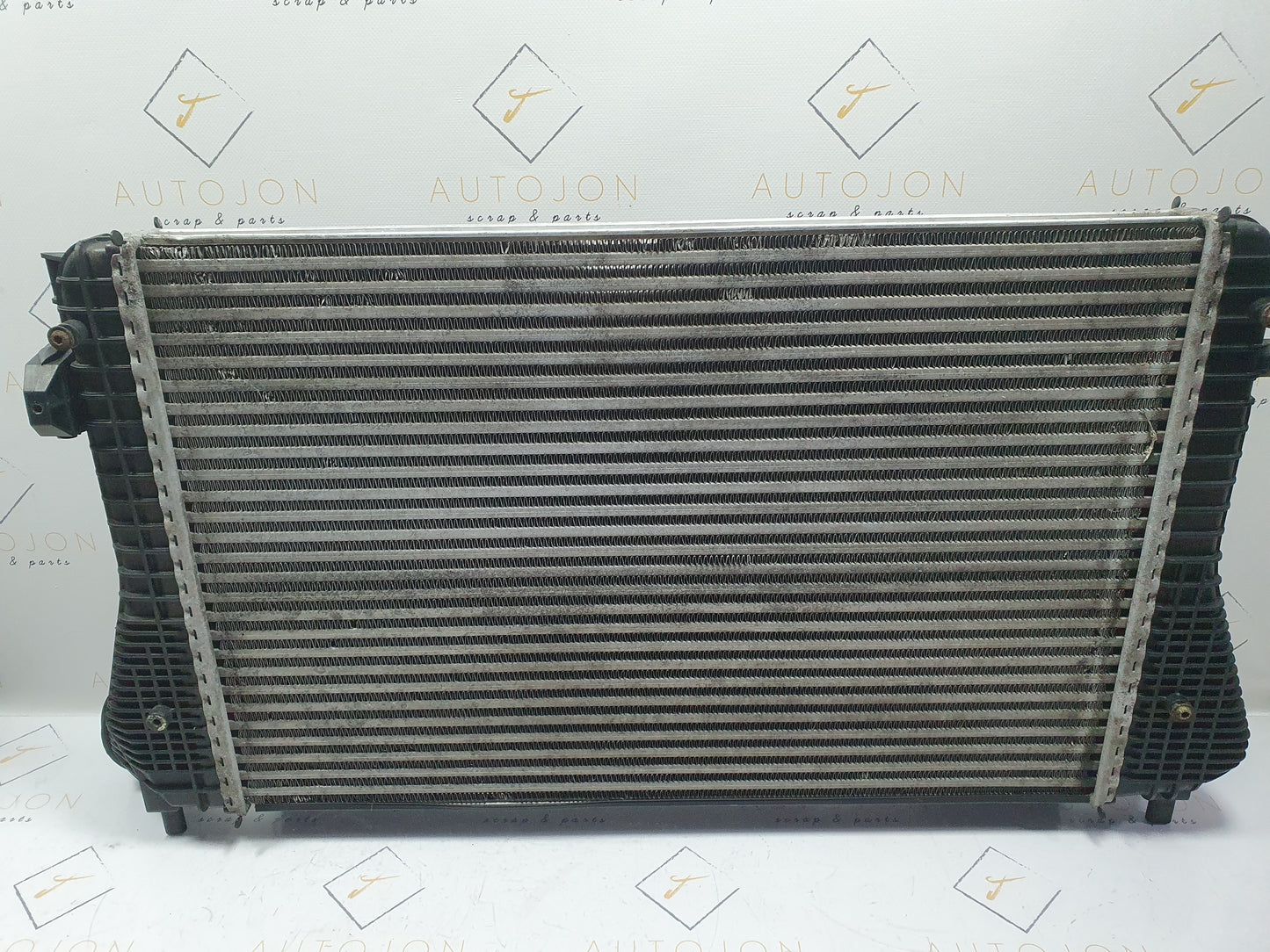 Radiator intercooler Vokswagen Passat B6 (3C5) Variant 2.0 TDI BKP 2007