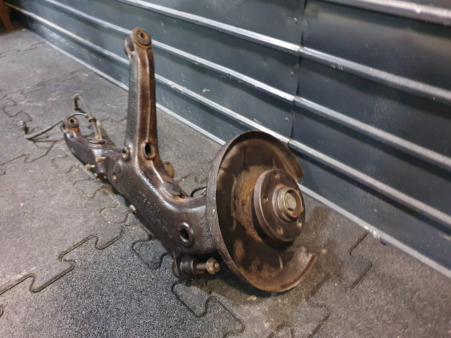 Fuzeta stanga spate cu brat Ford Galaxy (WGR) 1.9 TDI ASZ 2004