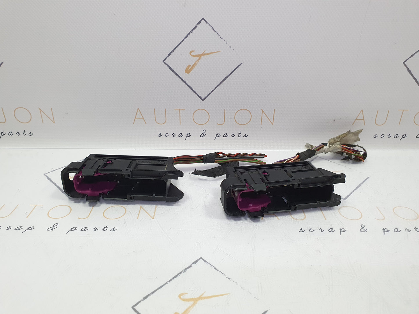 Mufa conector usa caroserie Volkswagen Touran (1T3) 2.0 TDI CFHC 2012