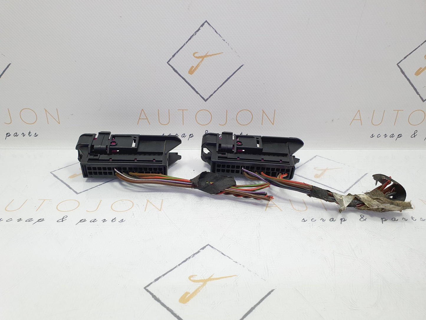 Mufa conector usa caroserie Volkswagen Touran (1T3) 2.0 TDI CFHC 2012
