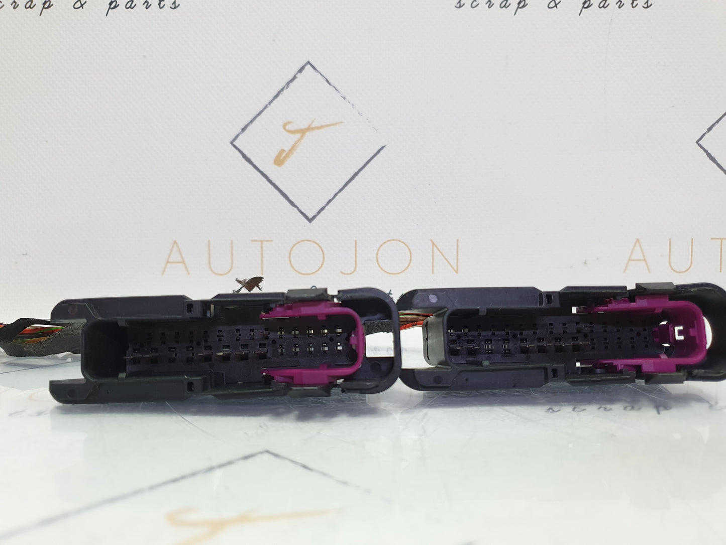 Mufa conector usa caroserie Volkswagen Touran (1T3) 2.0 TDI CFHC 2012